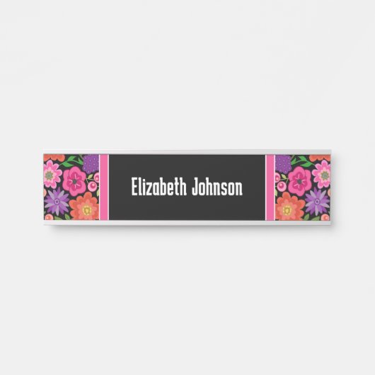 スクリプト名を持つ白黒のダマスクパターン サインプレート (正面)