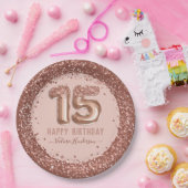 スクリプファンシートピンクグリッターハッピー15誕生日 ペーパープレート (パーティー)