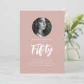 スクリプミニマルト写真50th誕生日ほこりっぽいバラピンク 招待状 (スタンド正面)