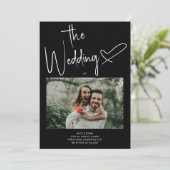 スクリプミニマルト署名ハートフォトブラック結婚ズ 招待状 (スタンド正面)