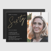 スクリプミニマルト黒金ゴールド写真60誕生日 マグネット招待状 (正面/裏面)