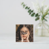 スクリプモダントのフルフォトQRコードのソーシャルメディア スクエア名刺 (スタンド正面)