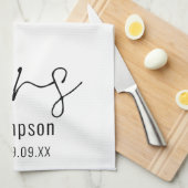 スクリプモダントのミセス名日付花嫁キープサケ キッチンタオル (四つ折り)