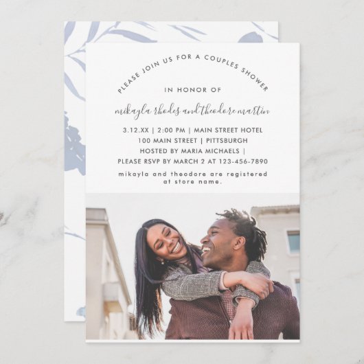 スクリプモダントカップルのシャワーほこりっぽい青い写真 招待状 (正面/裏面)