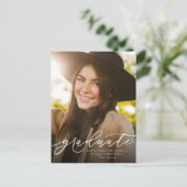 スクリプモダントシンプル写真の卒業 インビテーションポストカード (スタンド正面)