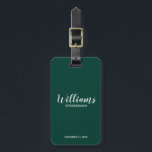 スクリプモダントパーソナライズされた・groomsmen ラゲッジタグ<br><div class="desc">Script モダン Groomsmen Lagageパーソナライズされた Tagモダンは、groomsmanの名前をホワイトスクリプトフォントスタイルで特集し、エメラルドの緑の背景にパーソナライズされたsans serifのフォントスタイルで結婚、タイトルと日付を付けたモダン。また、メイド・オブ・オーナー(花嫁付き添い人)、花の女の子、花嫁の母、groomsmen、花婿介添人などのために最適。</div>