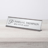 スクリプモダントモノグラムブラックとシルバー デスクネームプレート (正面)