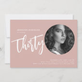スクリプモダント写真30th誕生日パーティーほこりっぽいピンク 招待状 (正面)