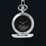 スクリプモダント・グパーソナライズされたロムスマン 腕時計<br><div class="desc">パーソナライズされたGroomsman Giftモダンは、白いスクリプトのフォントスタイルでgroomsmanの名前を取り上げパーソナライズされたて、タイトルと日付をsans serifのフォントスタイルで黒い背景にモダン。また、花婿介添人、花嫁の父、花嫁のメイド、メイド・オブ・オーナー(花嫁付き添い人)、花嫁の母などのために最適。</div>