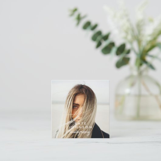 スクリプモダントChicフルフォトQRコードソーシャルメディア スクエア名刺 (スタンド正面)