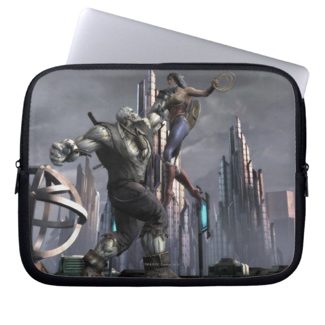 スクリーンショット：グランディ対疑問に思女の比較 ラップトップスリーブ (正面)