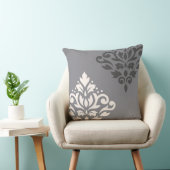 スクロールダマスクアートIクリーム&グレー クッション (椅子)