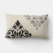 スクロールダマスクアートIブラックグレークリーム ランバークッション (裏面)
