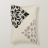 スクロールダマスクアートIブラックチューペクリーム アクセントクッション (正面(垂直))