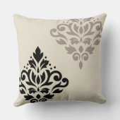 スクロールダマスクアートIブラックチューペクリーム クッション (裏面)