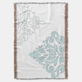 スクロールダマスクアートI （ライン）アヒル卵ブルーグレーWt スローブランケット (正面縦)