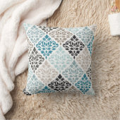 スクロールダマスクパターンティール(緑がかった色)茶色(白) クッション (ブランケット)