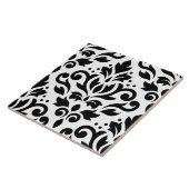 スクロールダマスク織の白の大きいデザインの黒 タイル (側面)