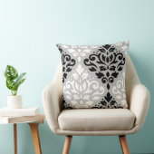 スクロールダマスクLg Ptn Art B&W on Gray クッション (椅子)