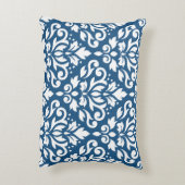 スクロールダマスクLg Ptn White on Dk Blue アクセントクッション (裏面(縦))