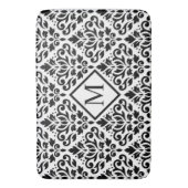 スクロールダマスクPtn黒(パーソナライズされた白) バスマット (正面縦)