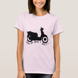 スクーターかEバイク-これは私がいかに転がるかです! Tシャツ