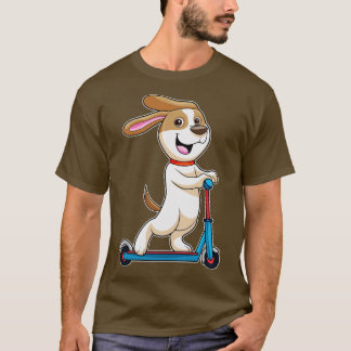 スクーターとバイクもしくは自転車に乗る人としての犬1 Tシャツ
