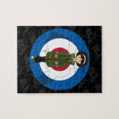 スクーターのパズルが付いているParkaの六十年代のモダンな女の子 ジグソーパズル (横)