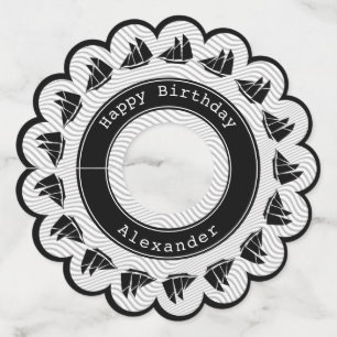 スクーナー船の-黒くか白く予測できない波の航海のなテーマ ワイングラスタグ