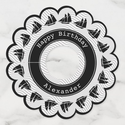 スクーナー船の-黒くか白く予測できない波の航海のなテーマ ワイングラスタグ (正面)