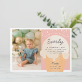 スクープのアイスクリームコーンキッド誕生日写真 招待状 (スタンド正面)