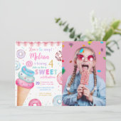 スクープのアイスクリームドーナツの誕生日写真 招待状 (スタンド正面)