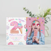 スクープのアイスクリームドーナツの誕生日写真 招待状 (スタンド正面)