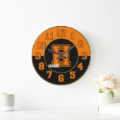 スクールカラーズクロック、オレンジとブラック文字H ラージ壁時計 (ホーム)