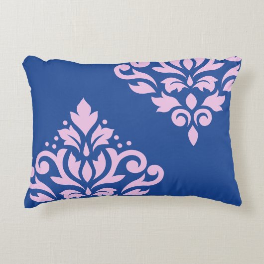 スクールダマスクアートIピンクon Blue アクセントクッション (正面)