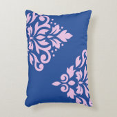 スクールダマスクアートIピンクon Blue アクセントクッション (正面(垂直))