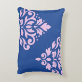 スクールダマスクアートIピンクon Blue アクセントクッション (裏面(縦))