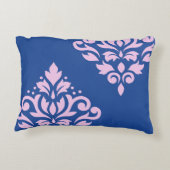 スクールダマスクアートIピンクon Blue アクセントクッション (裏面)