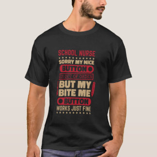 スクールナースのための噛むボタンは正常に動作します 学校看護師用 Tシャツ