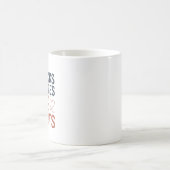 スクールナースのアイスクールパックと包帯と大きな心 コーヒーマグカップ (中央)