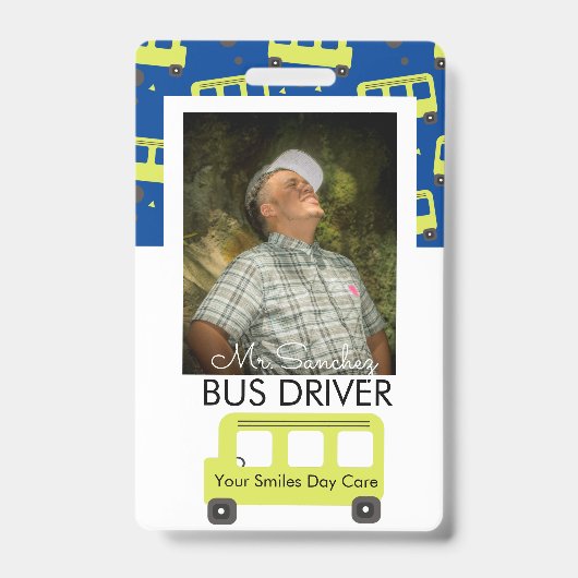 スクールバスの運転手 黄色の飾り 保育園 バッジ (正面)