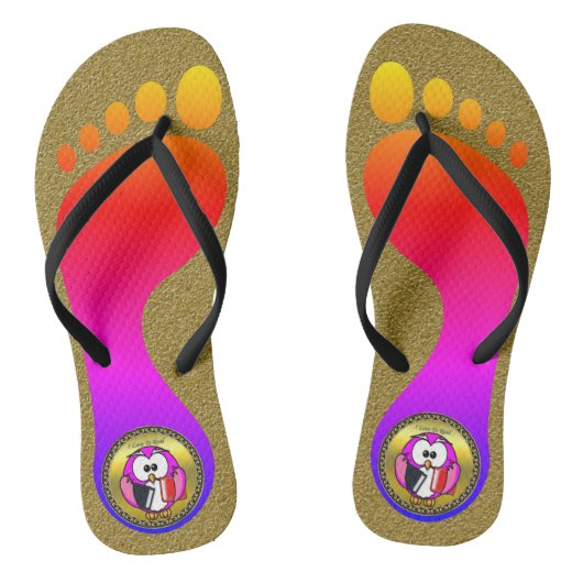 スクールブックや金ゴールドを抱えたピンクと白のフクロウ ビーチサンダル (ソール)