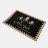 スケッチパインズパーソナライズされた歓迎 ドアマット (アングル)