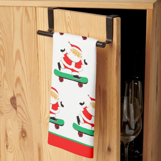 スケボーするサンタのクリスマス キッチンタオル (三つ折り)
