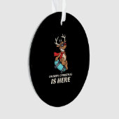 スケボーするシカのクリスマスデザイン オーナメント (正面)