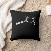 スケルトンおもしろいハートハンド。ハロウィーンのコスチューム クッション (ブランケット)