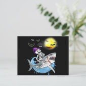 スケルトンおもしろいライディングシャークハロウィンガールズ シーズンポストカード (スタンド正面)