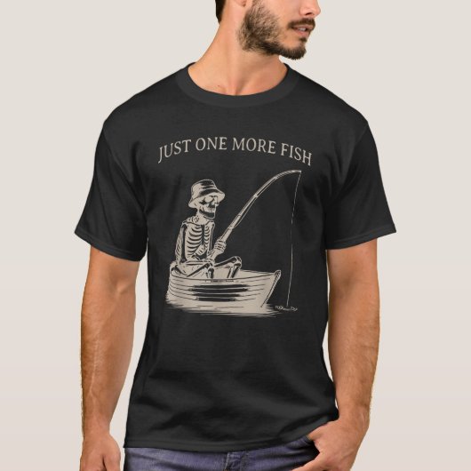 スケルトンおもしろい魚釣りたった1つ以上の魚のボート Tシャツ (正面)