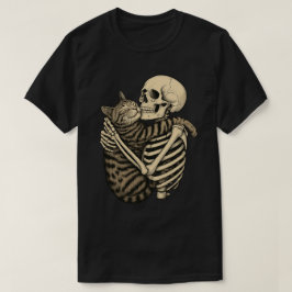 スケルトンと猫のハグ - スリリングでキュートなハロウィン Tシャツ