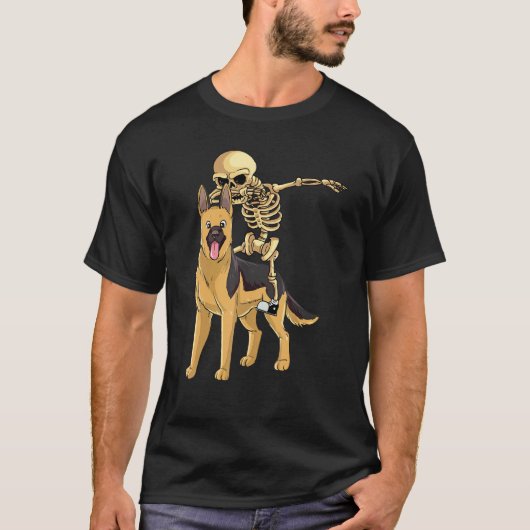 スケルトンに乗ったジャーマンシェパードのハロウィンコス Tシャツ (正面)